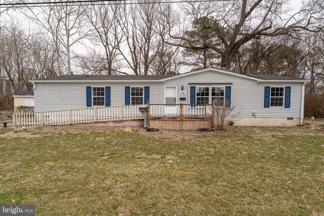 Building Photo - 1205 W 6th St