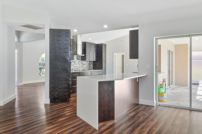 Building Photo - 4 Bed/ 2 Bath ~ Single Family Pool Home in San Carlos Park!