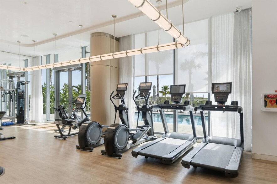 Building Photo - 900 N Ocean Blvd