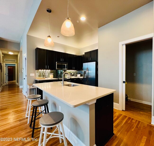 Building Photo - 2525 College St