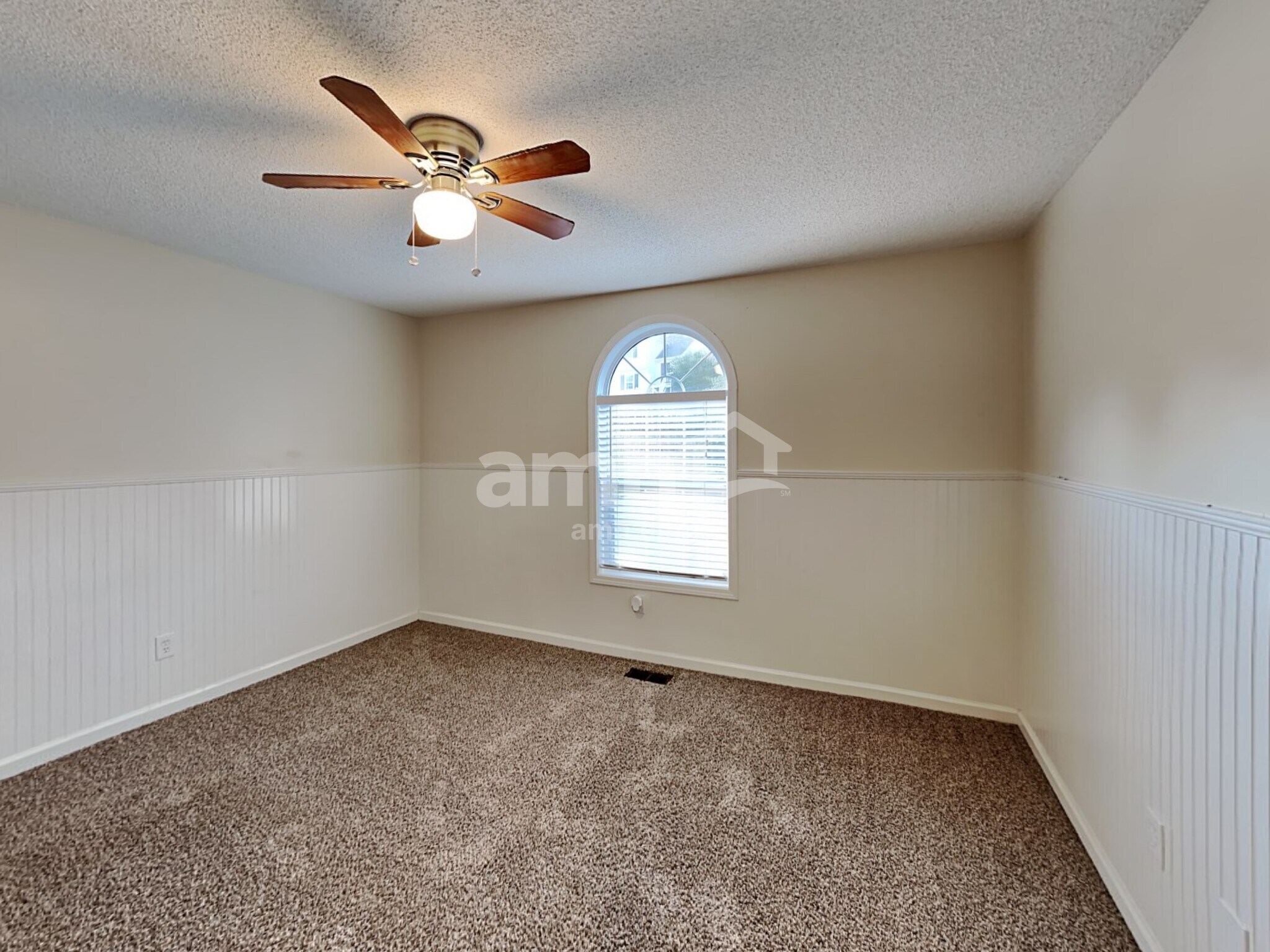 Building Photo - 1017 Queensbury Run