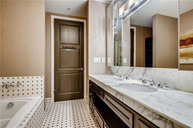 Building Photo - 1820 Peachtree Rd NW