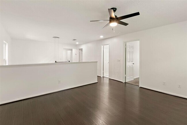 Building Photo - 304 E Golden Arrow Cir