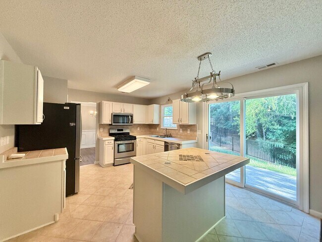Building Photo - **OFFERING REFUNDABLE APPLICATION FEES** Spacious 4BD, 2.5BA Wake Forest Home with a Fenced Yard ...