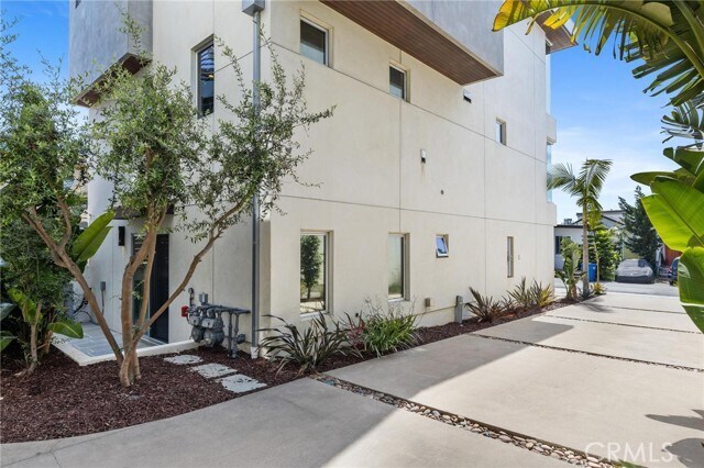 Building Photo - 726 Loma Dr
