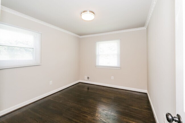 Building Photo - Spacious Single Family Home with backyard space