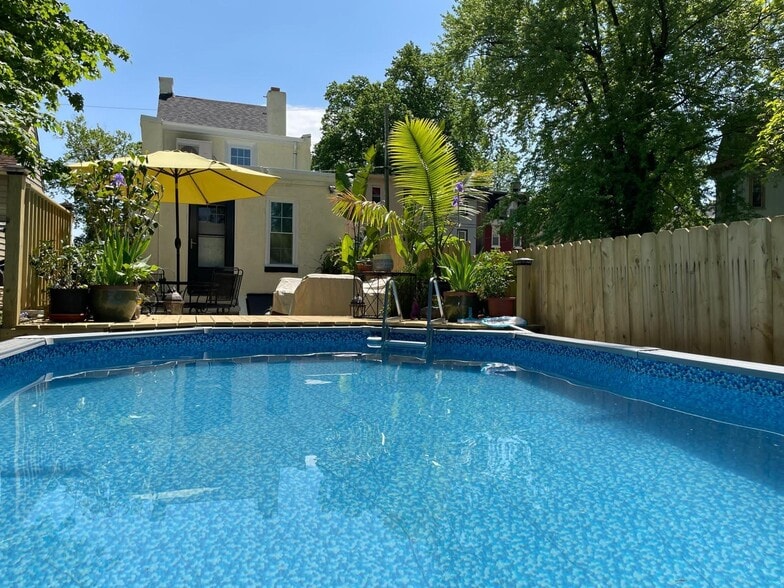 Building Photo - 293 E Bringhurst St