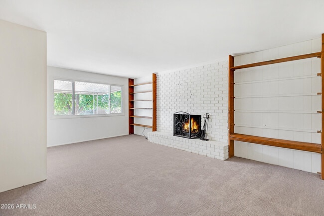 Building Photo - 1036 E Geneva Dr