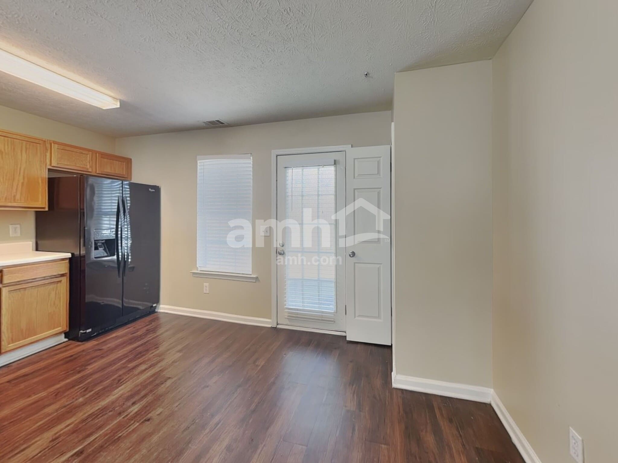 Building Photo - 705 St Charles Ave