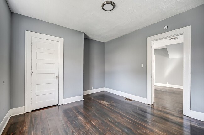 Building Photo - Charming 4 bedroom, 1 bathroom