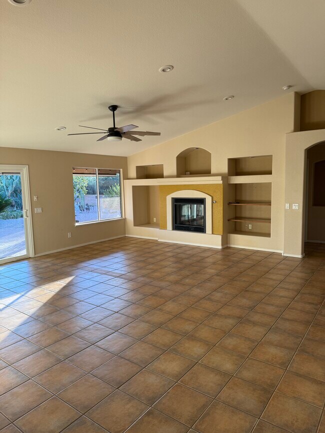 Building Photo - 2384 E Bonita Canyon Dr