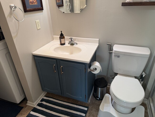 Building Photo - Spacious Corner Townhome with Private Yard...