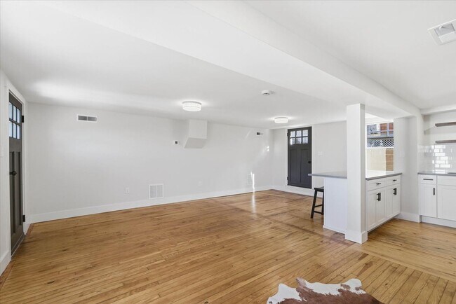 Building Photo - 305 W Broadway