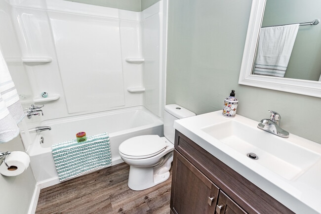 Building Photo - 631 Pine Ridge Pl
