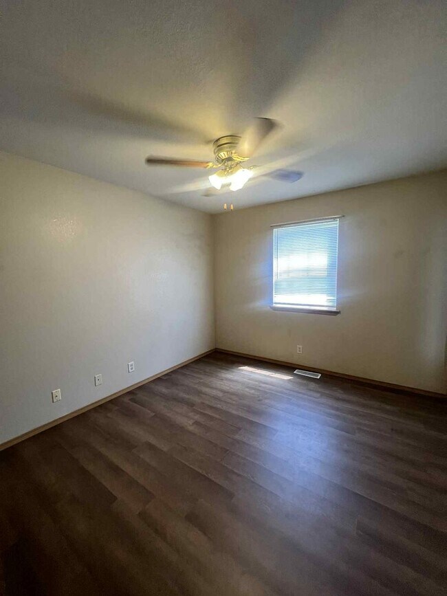 Building Photo - Nice 2BR/2BA near MSSU campus! (downstairs...