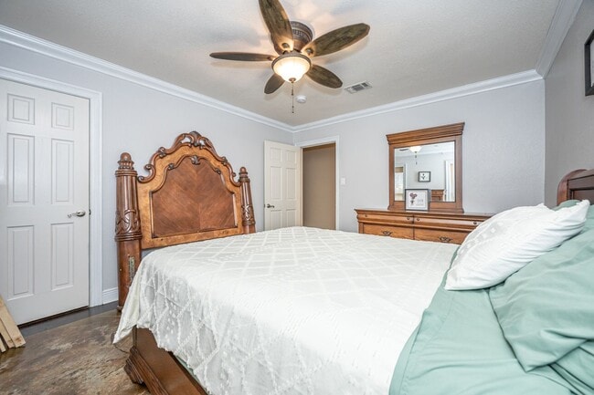 Building Photo - 3 Bedroom 2 Bath Back Bay Luxury Rental Home