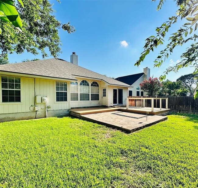 Building Photo - 8512 Hillrock Dr
