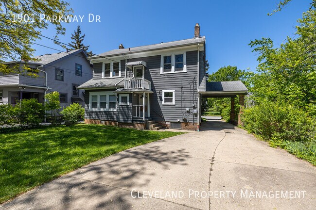 Building Photo - Updated Cleveland Hts. Colonial