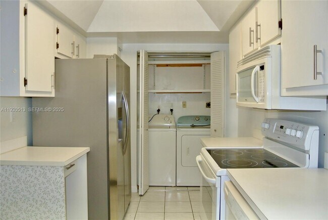 Building Photo - 6420 SW 138th Ct