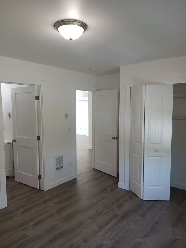 Building Photo - Ferndale - 3 bedroom, 3 bath Townhome