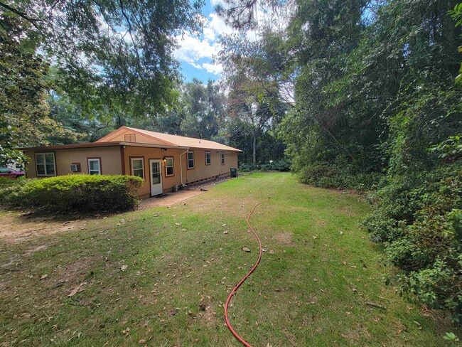 Building Photo - 1526 Highland Dr