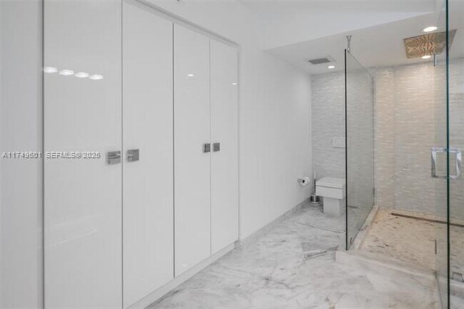 Building Photo - 19195 NE 36th Pl