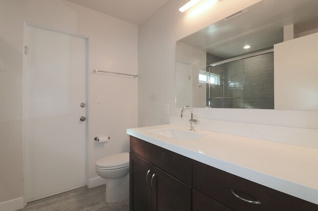 Building Photo - 3 bed/ 2 bath house in University city! Pool/ yard w 2 car garage! Remodeled kitchen and updated ...