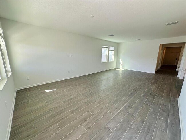 Building Photo - 2665 Armstrong Ave