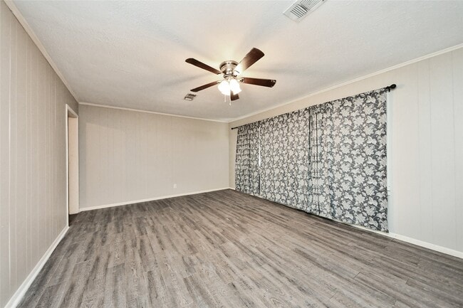 Building Photo - 515 24th Ave N