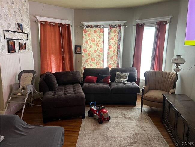 Building Photo - 110 Clinton Pl