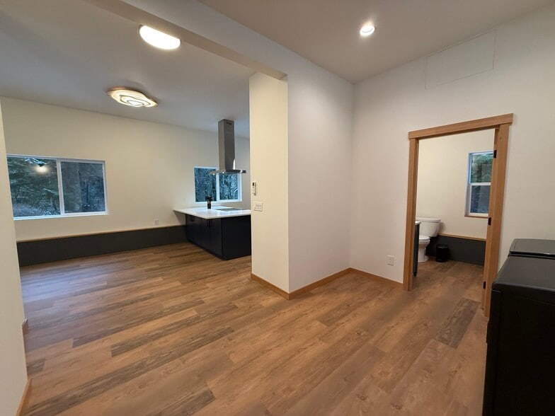 Building Photo - 2213 Squalicum Mountain Rd