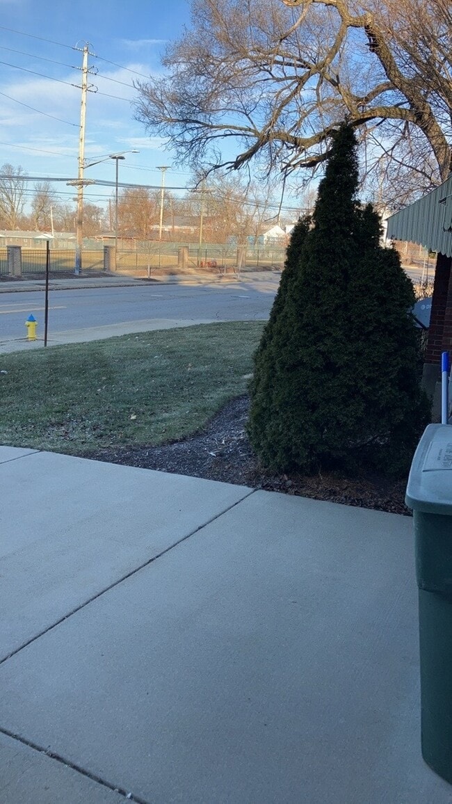 Building Photo - 1076 Sherwood Dr