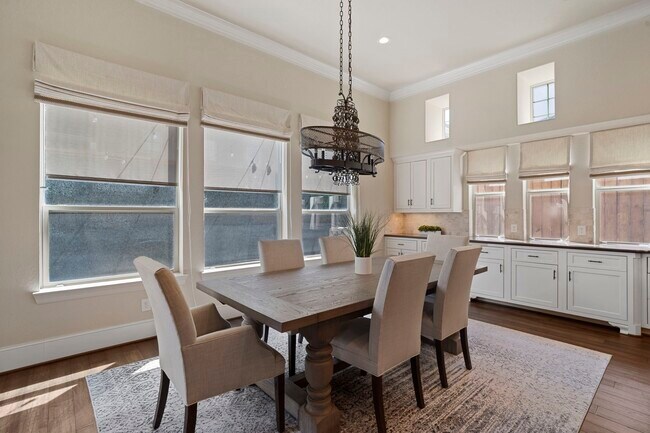 Building Photo - 622 Pink Azalea Trail