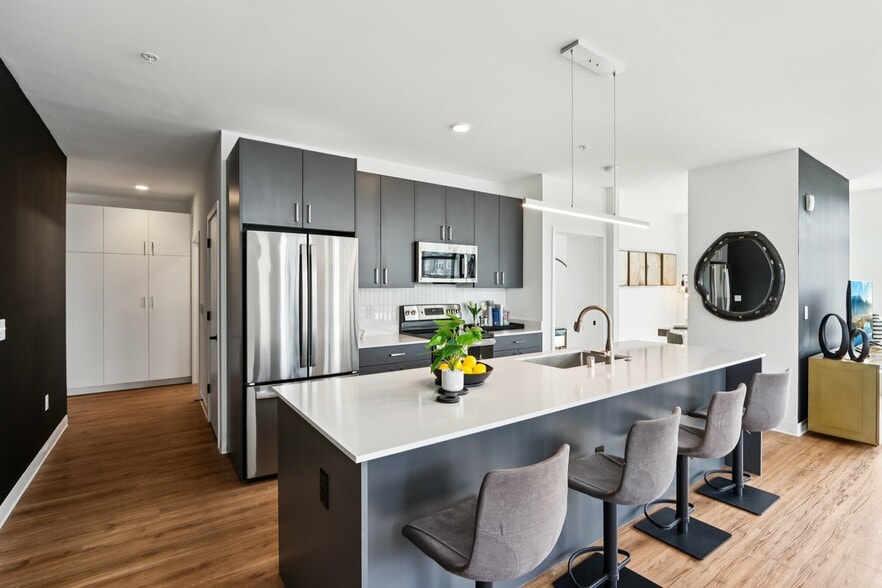 Primary Photo - Nova