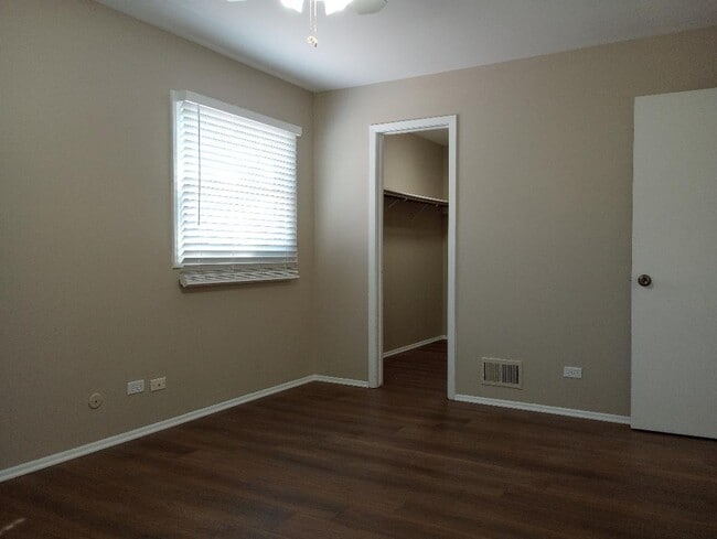 Building Photo - 110 Queens Cove