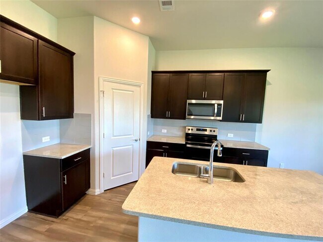 Building Photo - 1800 Canyon Ln