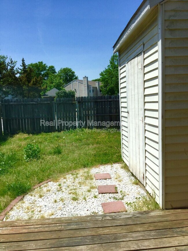 Building Photo - 1664 Jameson Dr