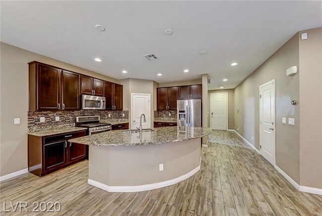 Building Photo - Northwest 4 bedroom!