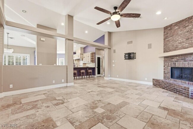 Building Photo - 8570 Country Home Cir