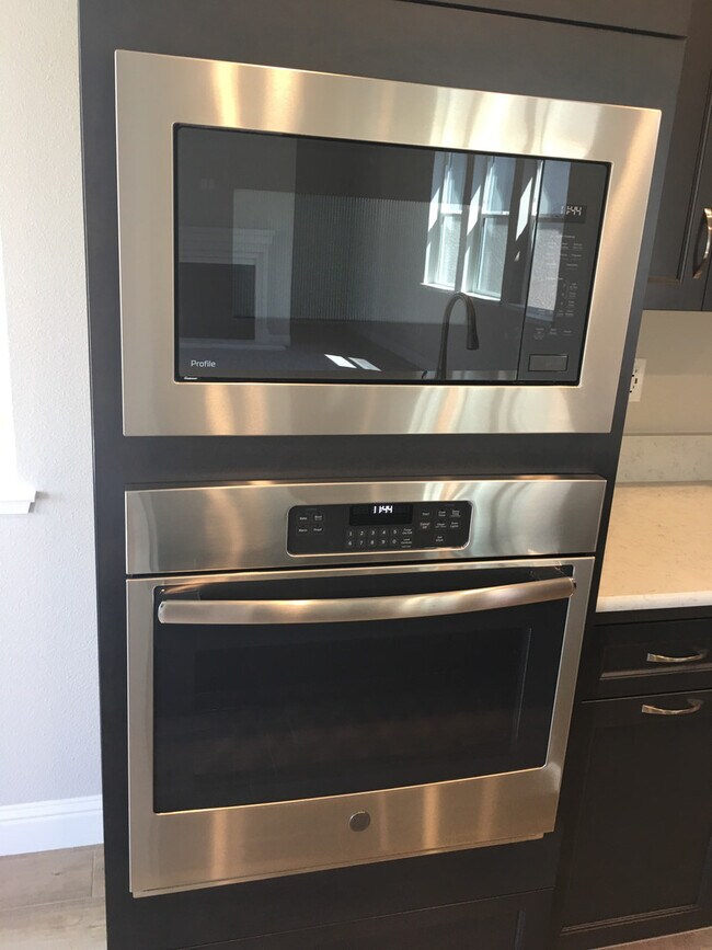 Building Photo - BEAUTIFUL ALMOST NEW HOME IN CLOVIS!