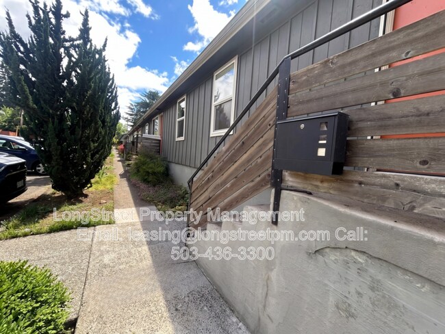 Building Photo - 4815 NE 50th Pl