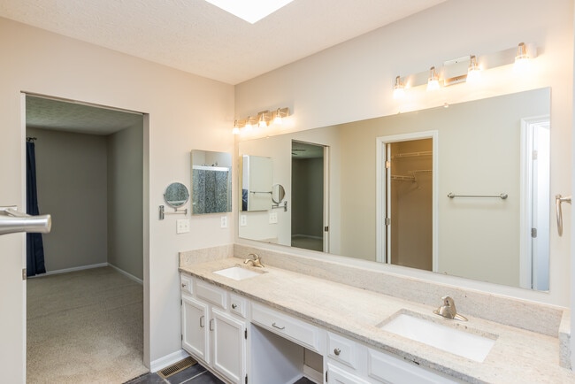 Building Photo - 6085 Tara Hill Dr