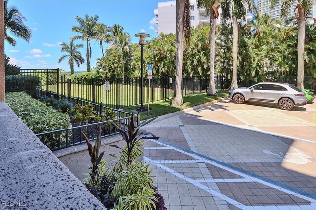 Building Photo - 2825 Palm Beach Blvd