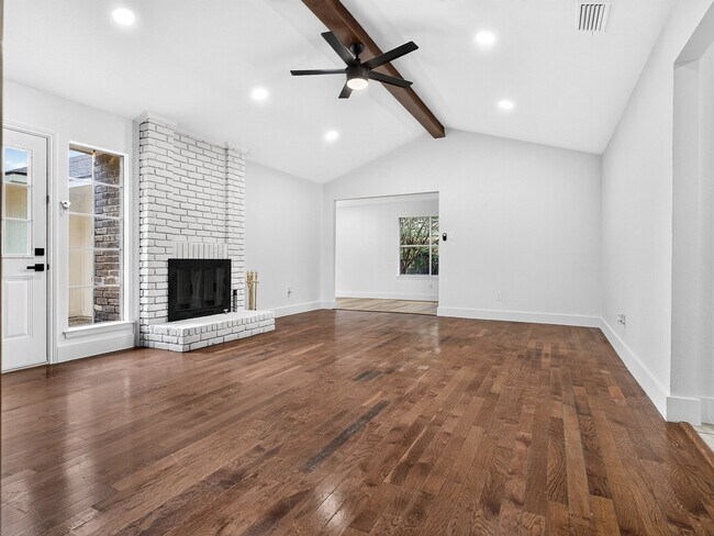 Building Photo - 1109 Wood Creek Cir