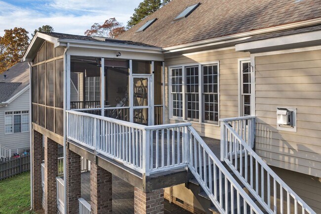 Building Photo - 4 Bed | 2.5 Bath House with Garage