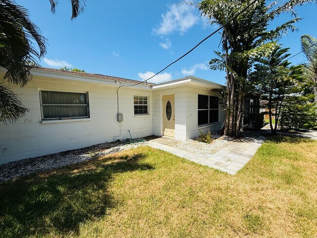 Building Photo - Home in Seminole for rent