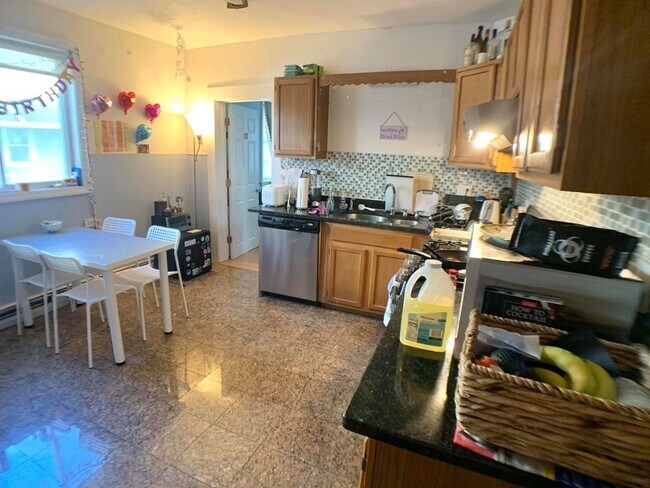 Building Photo - 198 Harvard St