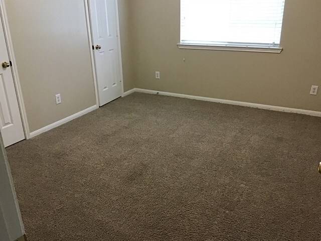 Building Photo - 1805 Manor Cir