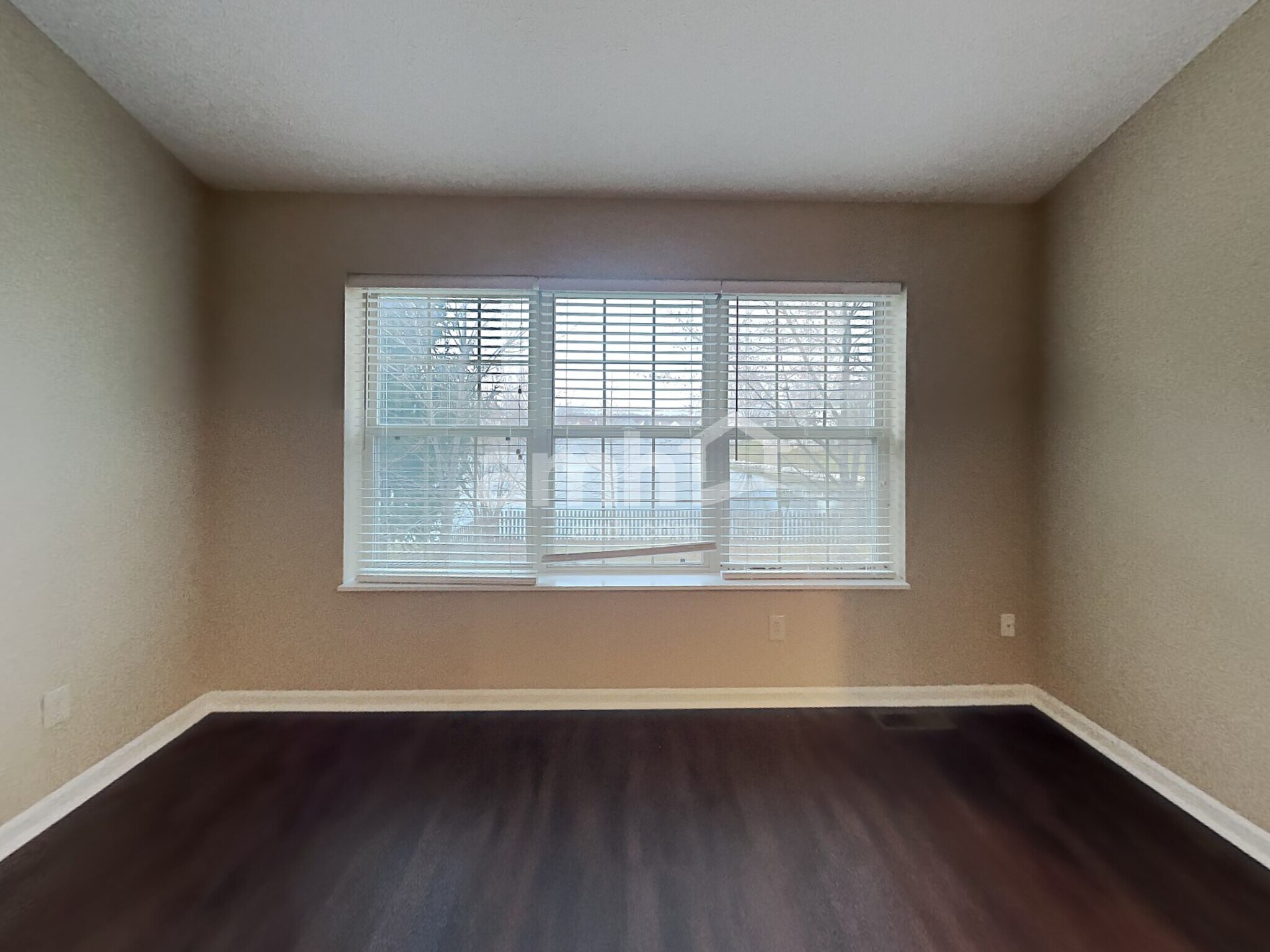 Building Photo - 10604 Magenta Dr