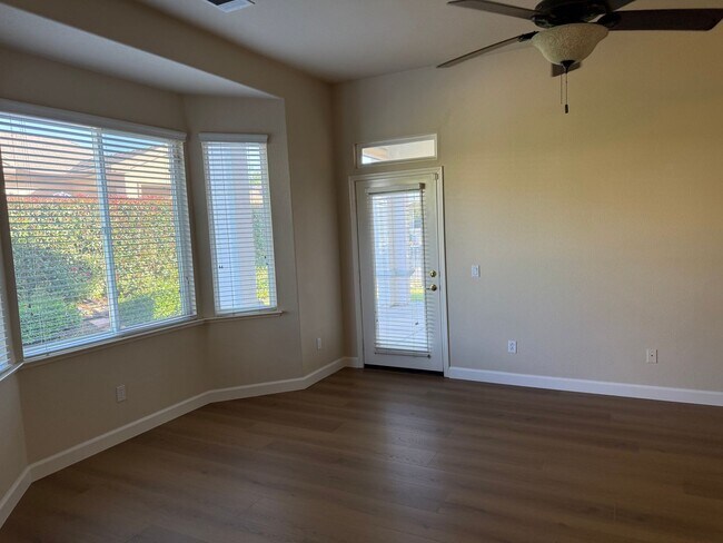 Building Photo - 1587 Regent Dr